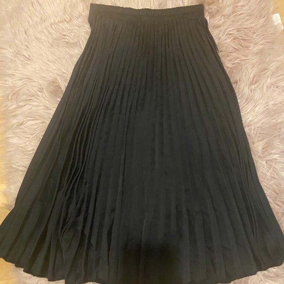 Black skirt - Picture 2 of 2